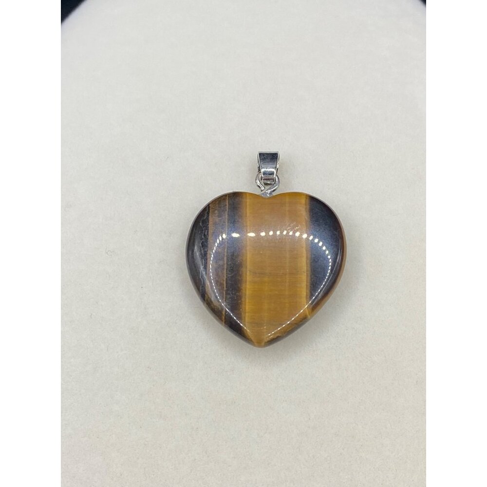Cats eyes heart pendant